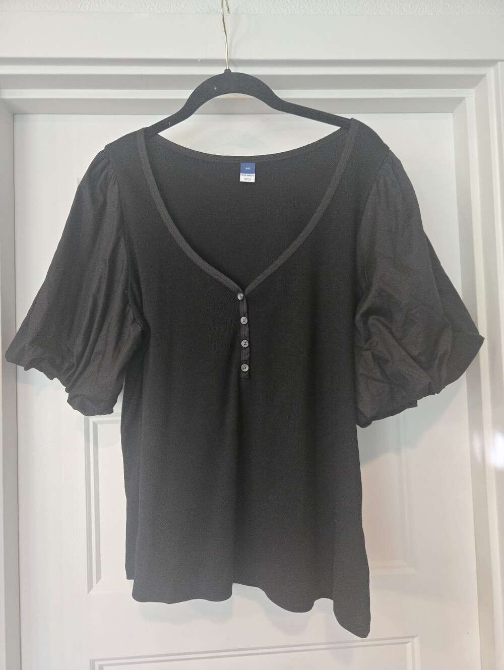 NWT!! Old Navy Puff Sleeve V Neck With Button Detail. Size XXL